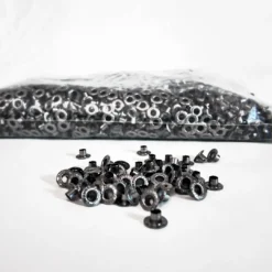 ringlice metalne sa natpisom